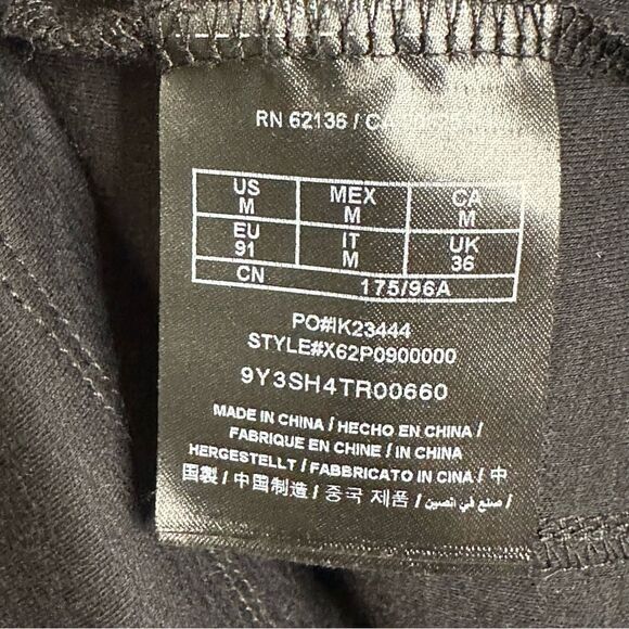 Men’s Guess Black V-neck Shirt Sz Medium - Picture 5 of 7